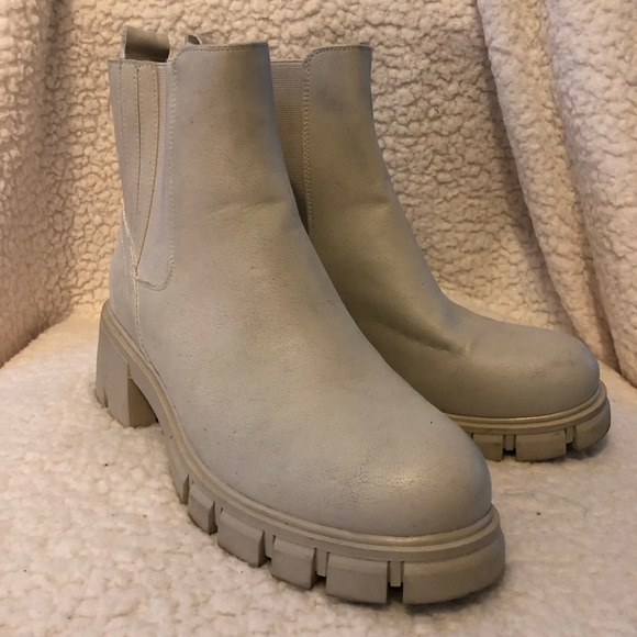 MIA Rigo Women’s Off-White Ankle Boots - Picture 2 of 10